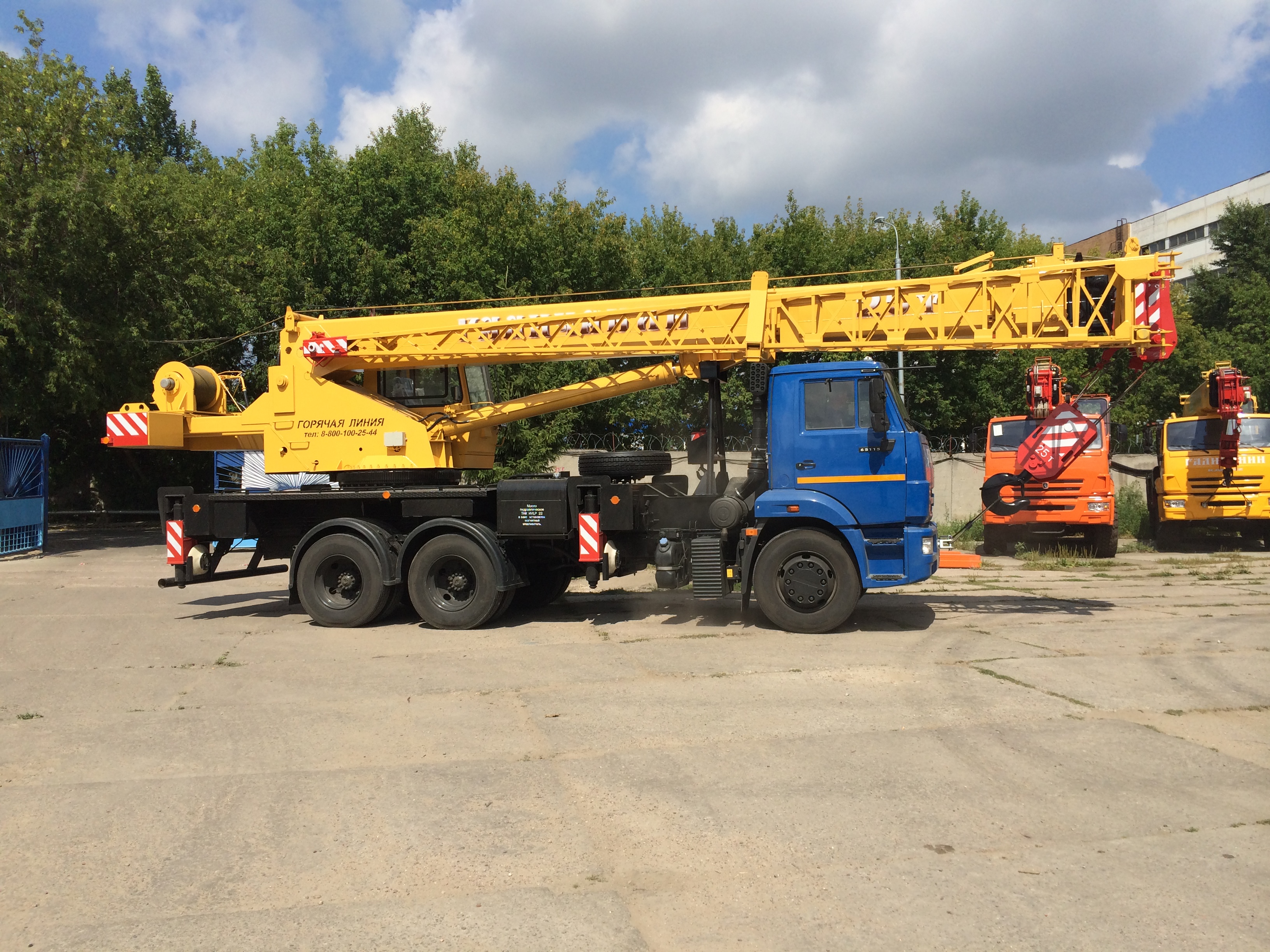 Автокран Галичанин 25 тонн с удлинённой стрелой 28м, Казань